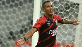CSA confirma acerto com o atacante Reinaldo, ex-Athletico