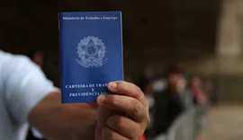 Desemprego cai a 6,2% no tri até maio e Brasil tem recorde de emprego com carteira