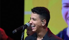 Cantor Bruninho comemora 10 anos de carreira solo com projeto ‘Sem limites'