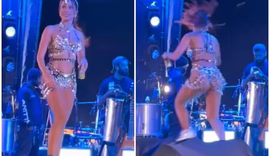 Anitta sai correndo após fã invadir o palco durante show em SP; assista