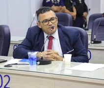 Vídeo: 'Maceió não é referência em piro** nenhuma', desabafa vereador durante sessão na Câmara