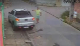 Guarda municipal suspeito de tentar matar deficiente físico se entrega à polícia e é preso