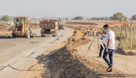 Prefeito JHC vistoria obras da Avenida Alice Carolina que vai beneficiar 200 mil pessoas