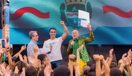Ao lado de Luciano Hang, JHC comemora desburocratização de processos em Maceió