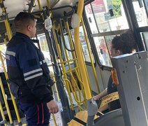 Em Maceió, estudante sofre mal súbito e desmaia em ônibus
