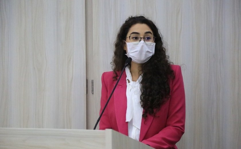 Em pauta no STF, Teca Nelma se posiciona contra abate de animais em situação de maus-tratos
