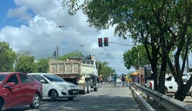 Moradores da parte alta de Maceió protestam contra a falta de água na região