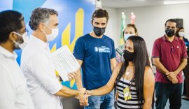Secretário Rafael Brito realiza entrega de certificados da primeira turma beneficiada pelo Programa Educação Para Emprego
