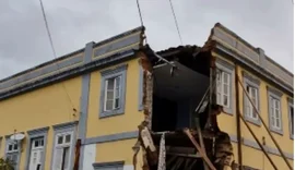 Prédio histórico onde viveu pai de Théo Brandão desaba em Viçosa após fortes chuvas