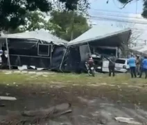 Caminhão desgovernado invade calçada e atinge escola próxima à Ufal