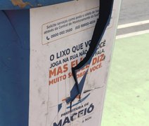 VÍDEO: jovem destrói papeleira com bomba na Praça Custódio de Melo, no Prado, em Maceió