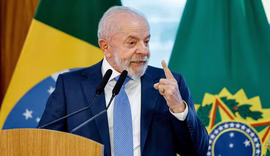 Lula sanciona lei que amplia licença-maternidade em casos de internação
