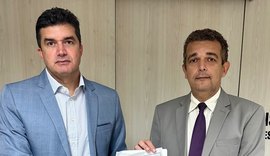 Rui Palmeira leva à Defensoria prova técnica de que BRK cobra por esgoto inexistente na Santa Lúcia