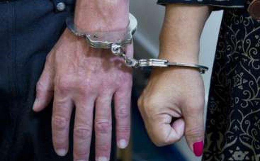 Casal é preso em Atalaia acusado de roubo em uma fazenda de Cajueiro