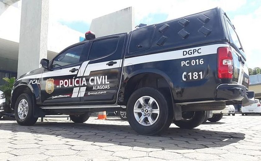 Suspeito de tráfico é preso com duas armas e maconha, em Pilar