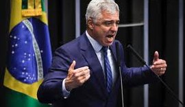 Senador ameaça deixar PSL se Bolsonaro voltar ao partido