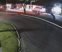 Acidente de moto no Vergel termina com prisão de dois jovens por porte de arma