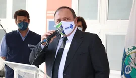 Ministro vai adquirir vacinas seguras contra a Covid