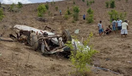 Motorista morre após caminhão-pipa ficar sem freio e capotar em Alagoas