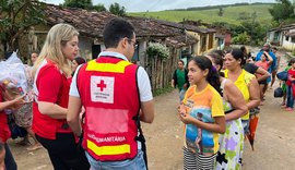 Pré-candidato, irmão de JHC percorre municípios levando donativos
