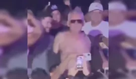 Vídeo: sem camisa em festa, prefeito afirma que “vai comer mais de 20”