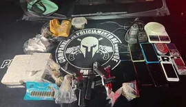 Polícia desarticula ponto de tráfico e apreende arsenal em operação no Jacintinho