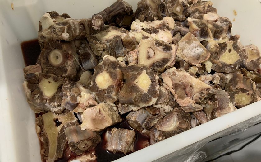 Vigilância Sanitária recolhe 700 kg de alimentos estragados no Mercado da Produção e no Jacintinho