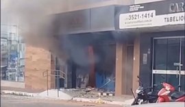 Vídeo: Agência bancária é destruída em suposto incêndio criminoso, no centro de Arapiraca