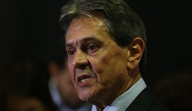 Roberto Jefferson reage a prisão e estilhaços atingem policiais