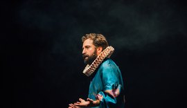 Gregório Duvivier apresenta “O Céu da Língua” em Maceió, no Teatro Gustavo Leite