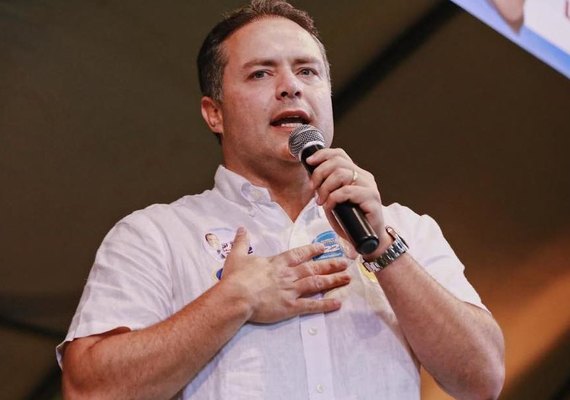 Governador diz que uso de máscara será obrigatório até 2022 em Alagoas