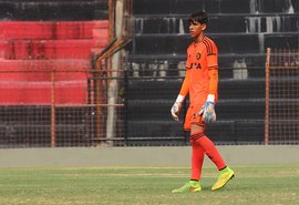 Goleiro do Sport é vítima de homofobia durante jogo contra Audax-SP