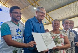 Vice-governador participa da entrega de 156 títulos de propriedade em Maribondo