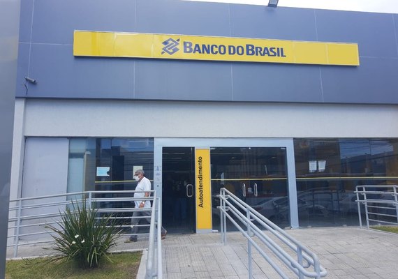 Bandidos invadem agência do Banco do Brasil em Maceió