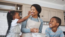 Fome severa cai mais de 70% entre mulheres, pessoas negras e crianças