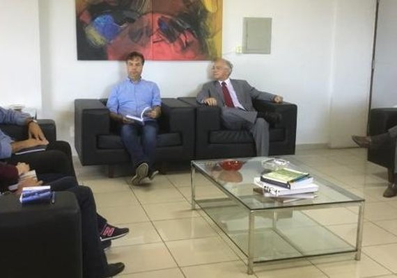 Conselheiro do TCE-AL participa de reunião na Paraíba