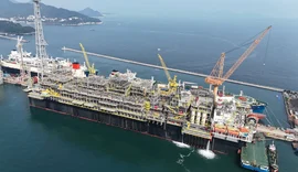 Petrobras antecipa plataforma e aumenta produção de petróleo no Brasil