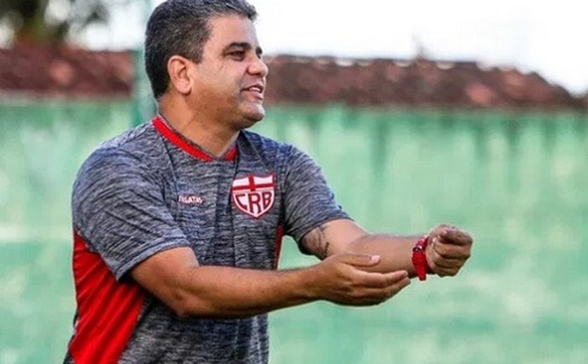 Wesley estreia pelo CRB em posição diferente e aparece pouco na