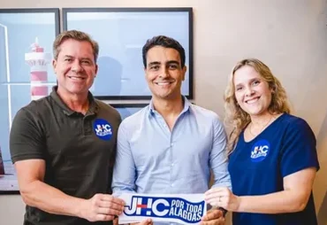 JHC “fura bolha” de Lira e fecha apoio com prefeito e deputado federal