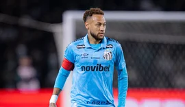Neymar cai em mais uma provocação e retruca torcedor do Coritiba