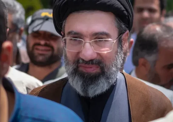 Agência relata que novo líder do Irã sofreu desfiguração no rosto em ataque