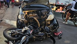 Colisão entre carro e moto deixa dois feridos em Arapiraca