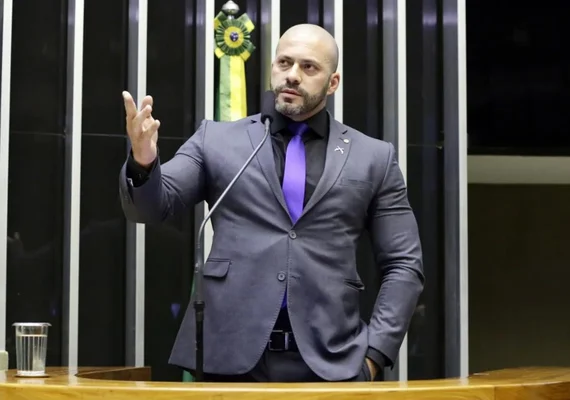 Daniel Silveira vai colocar tornozeleira após Moraes fixar multa diária de R$ 15 mil