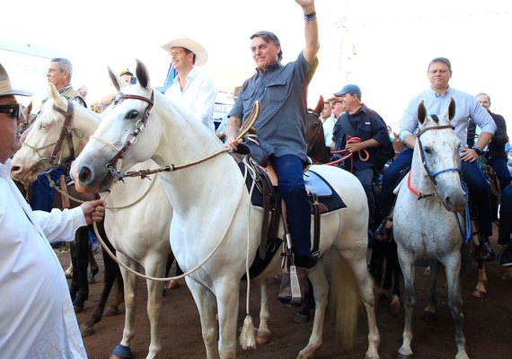 Bolsonaro diz que Governo age para manter fornecimento de fertilizante