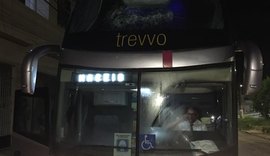 Ônibus que viajava de Salvador a Maceió é invadido e passageiros feitos reféns