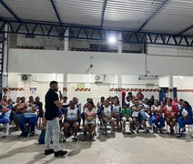 Delegado Thiago Prado conversa com mulheres sobre violência doméstica