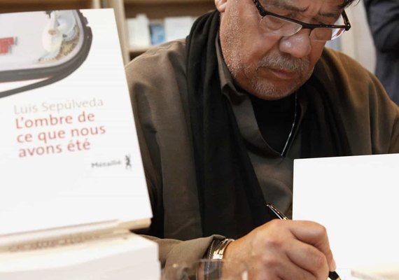 Morre o escritor chileno Luis Sepúlveda, vítima de coronavírus