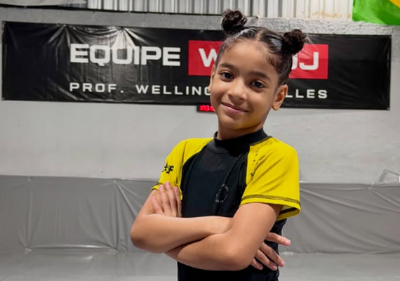Aos 7 anos, Joaninha já soma títulos no jiu-jitsu e viraliza após homenagem em voo