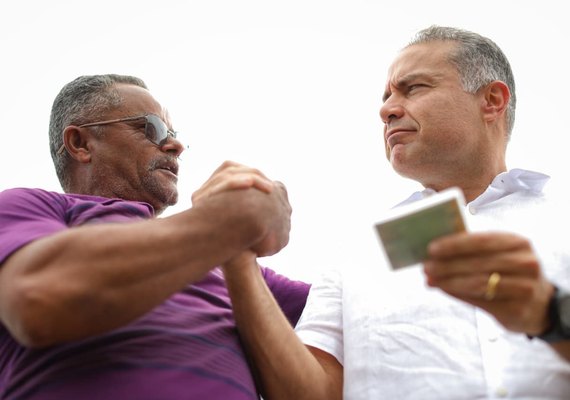 Aos 53 anos, sertanejo conquista primeira CNH e agradece ao senador Renan Filho