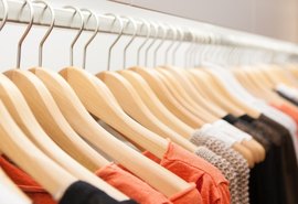 Mulher é presa tentando furtar R$ 2,5 mil em peças de roupas em shopping de Maceió